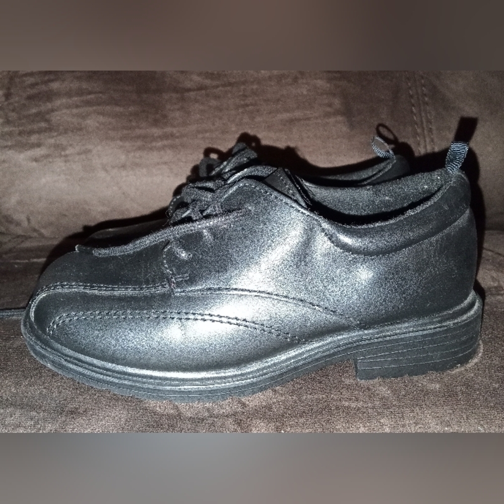 Black dress shoes
